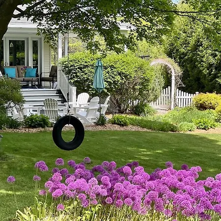 Carraig Mor Cottage - Beautiful House, Amazing Garden, Downtown Baileys Harbor